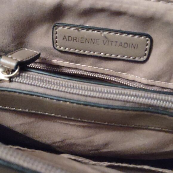 Adrienne Vittadini‎ tan faux alligator embossed handbag 13x9.5 - Picture 5 of 11